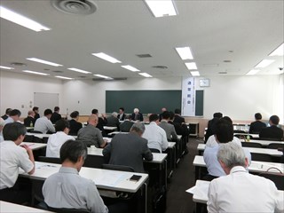 審議を行う出席会員の皆様